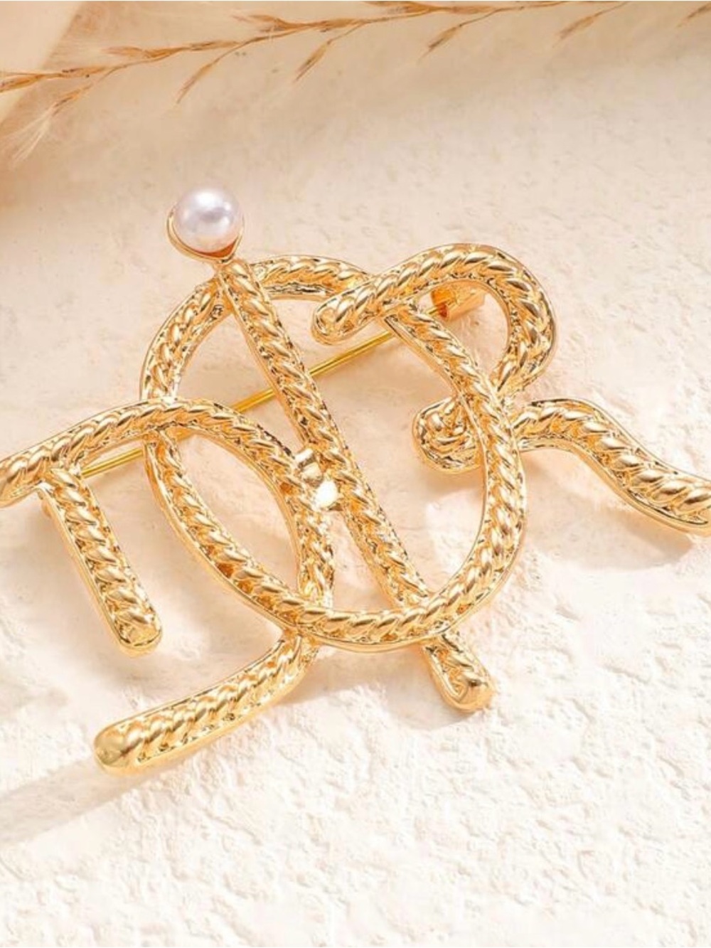 Fashion golden rope brooch